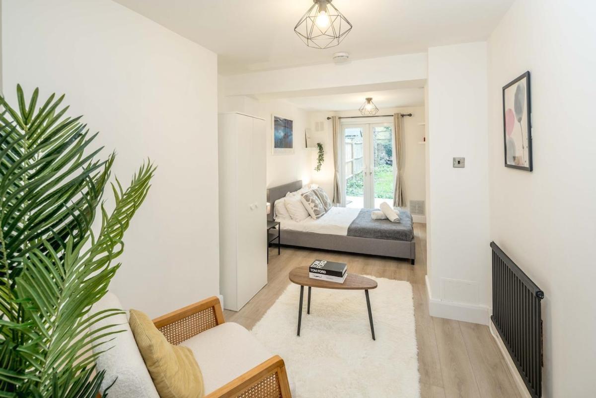 Stunning 1 Bed Luxury Garden * Londra
