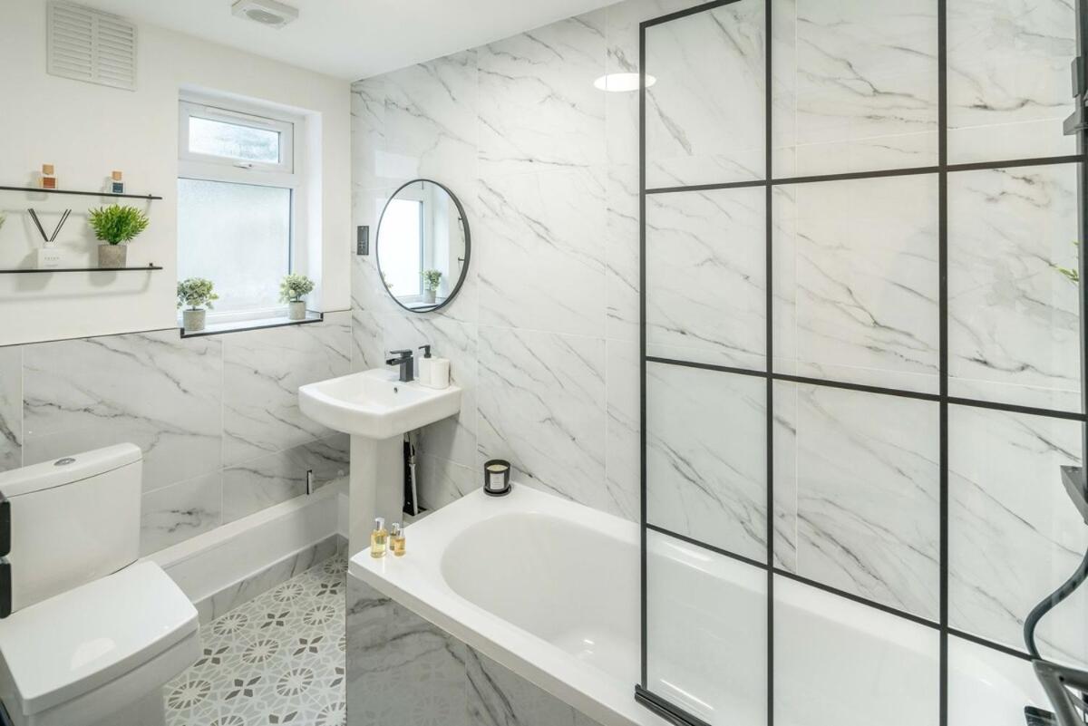 Stunning 1 Bed Luxury Garden Londra
