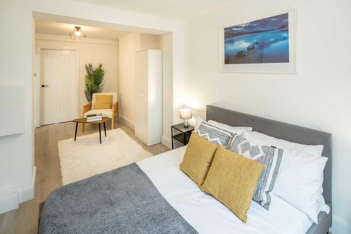 Stunning 1 Bed Luxury Garden Appartamento